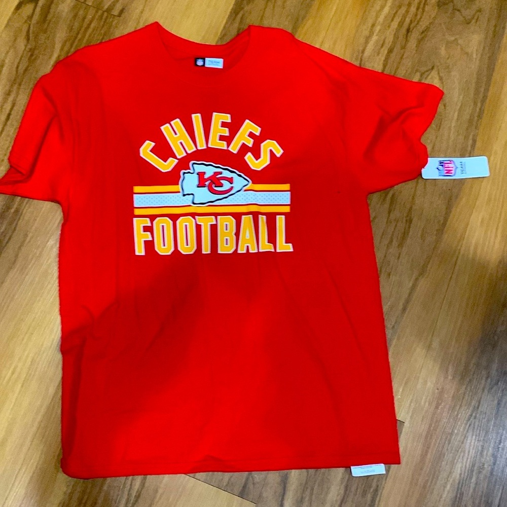 KANSAS CITY CHIEFS TSHIRT SIZE LARGE
